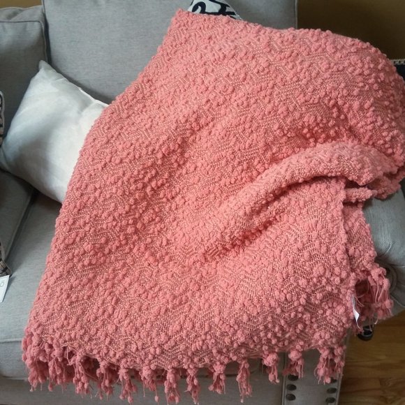 Unknown Other - BEAUTIFUL Coral TEXTURED Pom POM Throw BLANKET